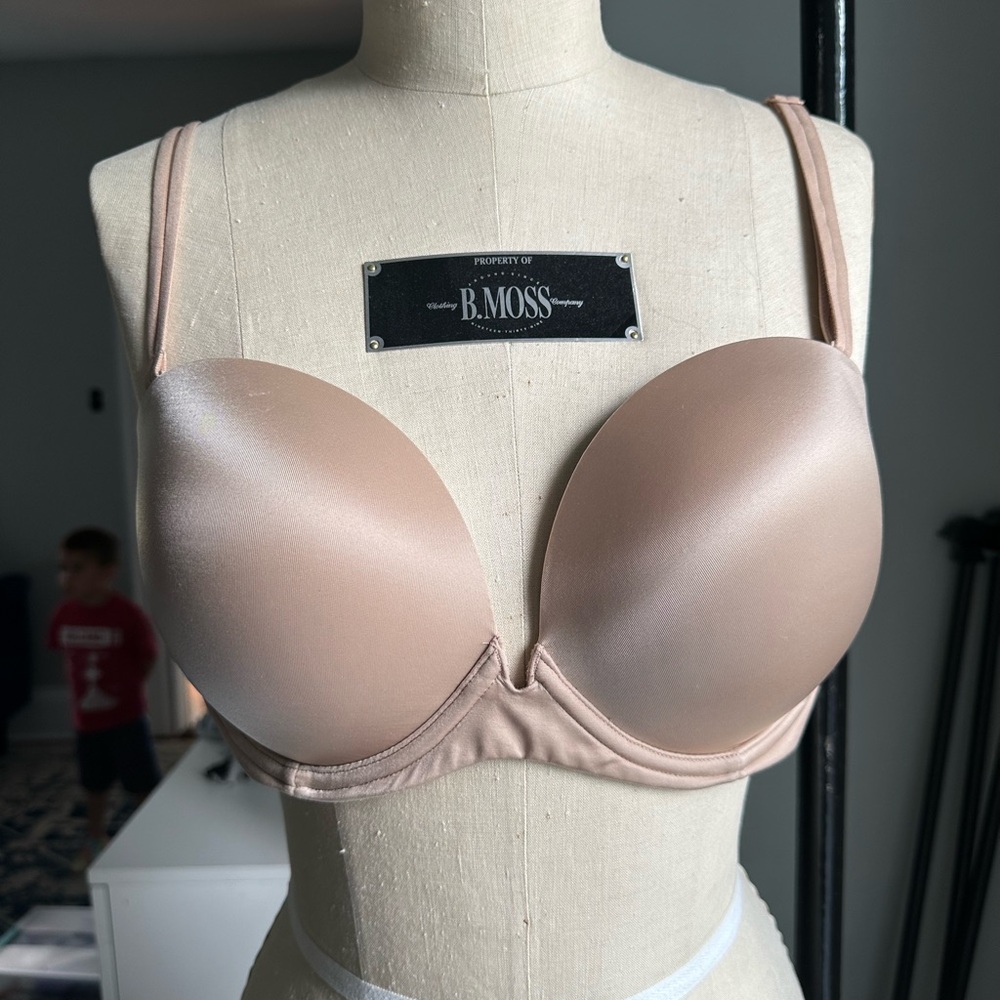 34DD Victoria Secret convertible nude bra